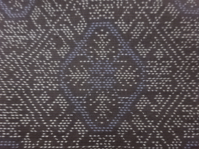 アンティーク　菱に雪花模様織り出し　本場泥大島紬着物